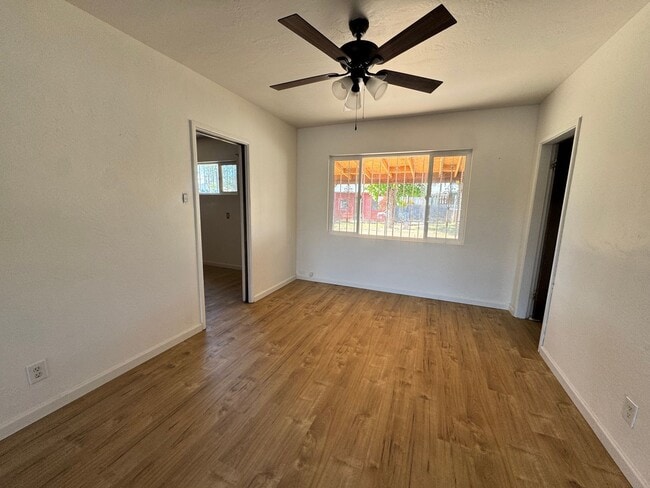 Building Photo - Lovely 3 bedroom 2 bath home. Must see