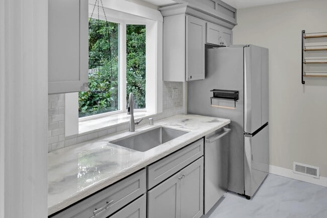 Building Photo - 1087 Lariat Ln