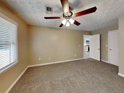 Foto del edificio - 256 Palms Ln SW