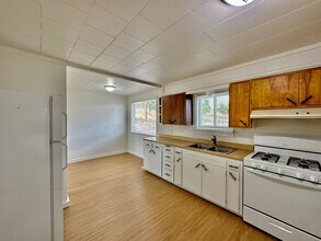 Building Photo - 3528 Lakeport Blvd