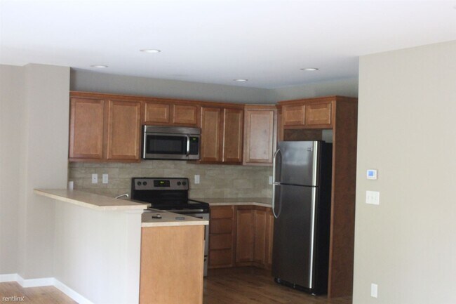 Building Photo - 3 br, 2.5 bath Duplex - 920 Sadie Ct