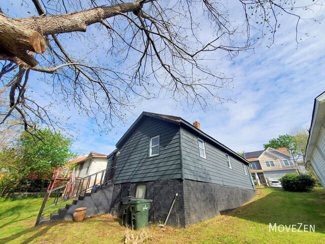 Building Photo - 1710 Oakwood Ave