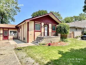 Building Photo - 986 Eastlawn