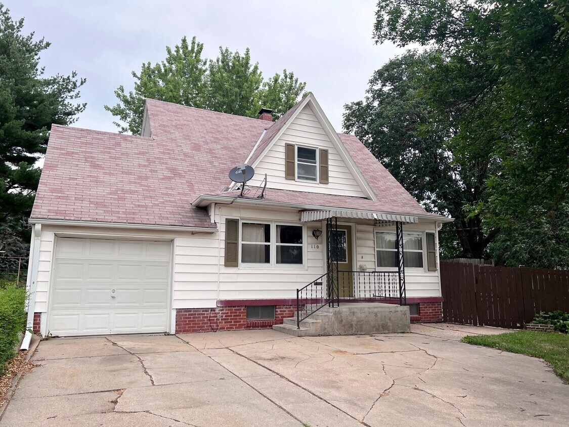 Primary Photo - 110 Hillcrest Dr