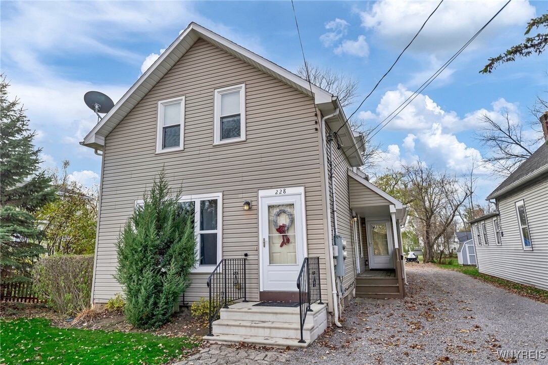 Primary Photo - 228 William St