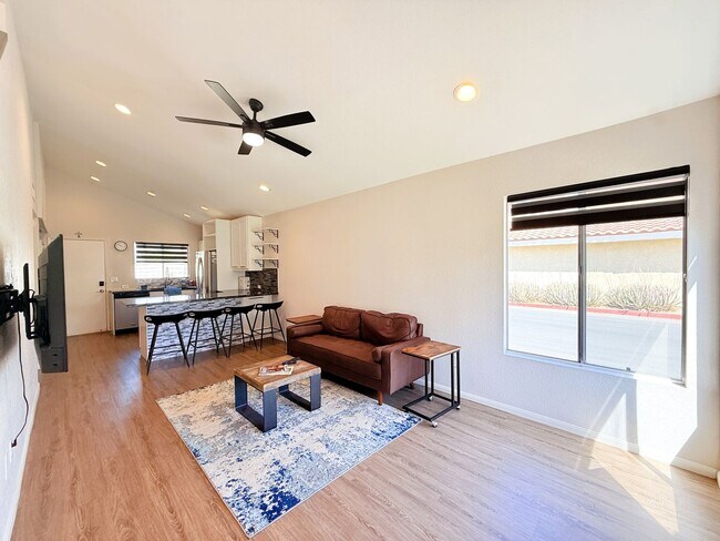 Building Photo - AVAILBLE NOW !! Recently UPDATED 2 Bedroom...