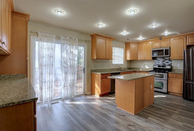 Foto del edificio - 3BD/2.2BA Fabulous End-Unit Townhome in Columbia