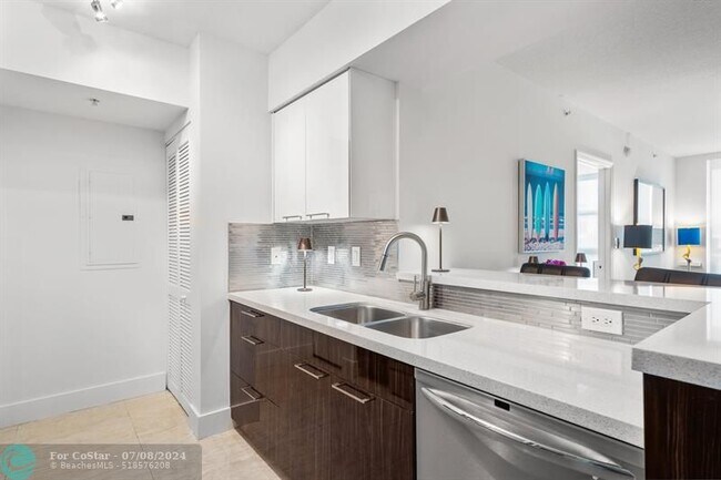 Foto del edificio - 347 N New River Dr E