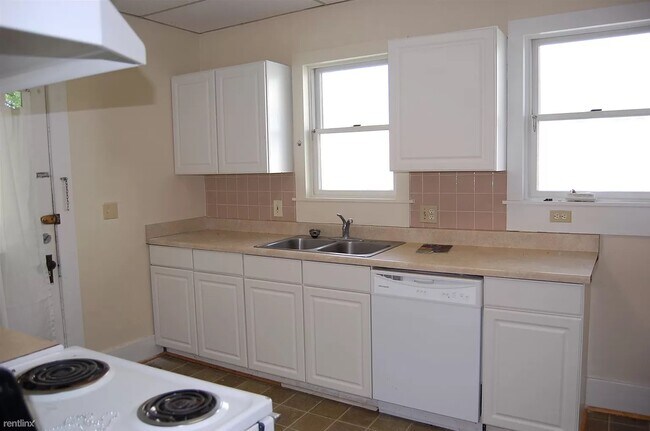 Building Photo - 117 Adams St