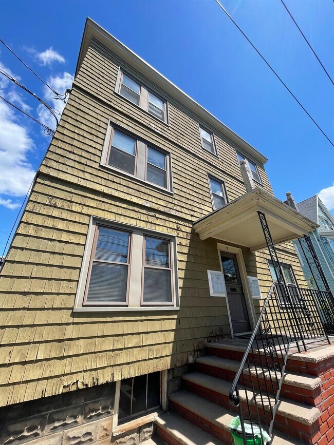 Building Photo - 14 Winslow Ave