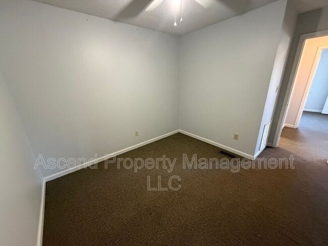 Foto del edificio - 2703 NW Georgetown Dr