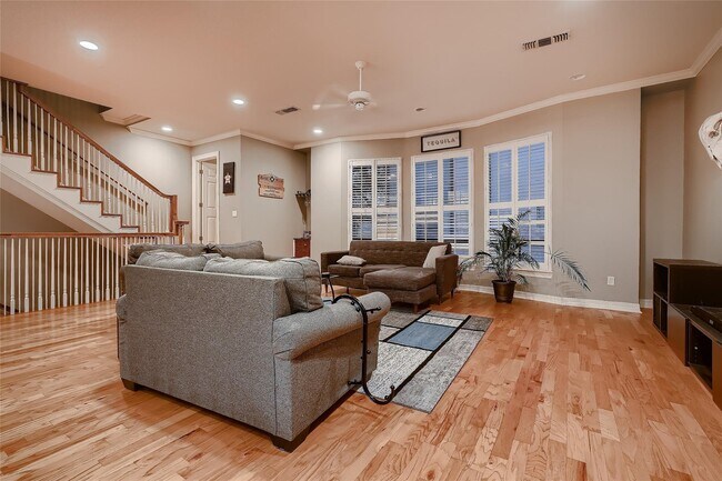 Building Photo - 507 Detering St