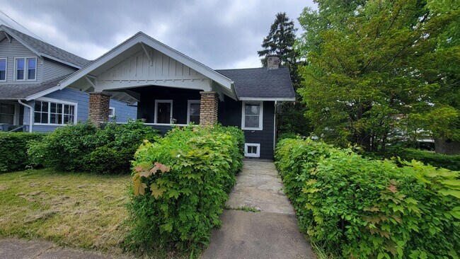 Foto del edificio - 467 E Amherst St