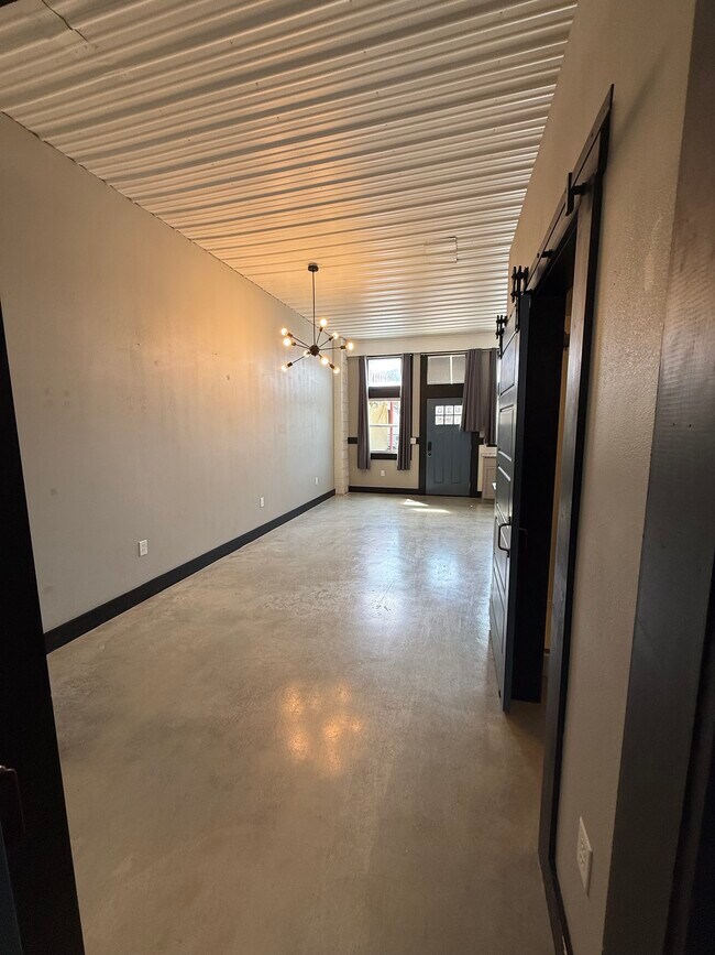 Foto del edificio - 475 S Hickory St