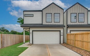Building Photo - 1063 South Ln