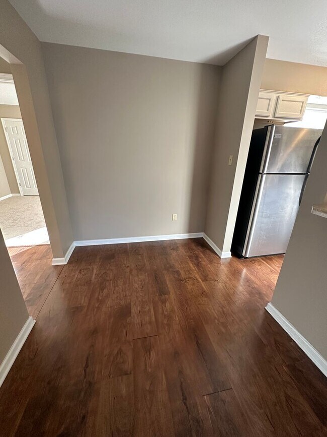 Building Photo - 2BD/2BA Condo located on the Germantown/Me...