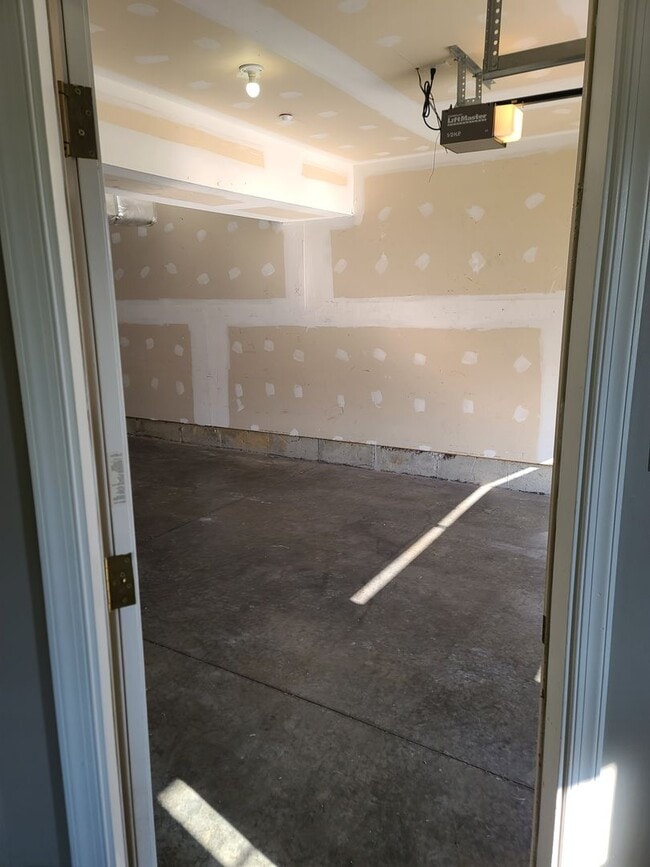 Building Photo - 3 Bedroom 2 1/2 bath Townhome for Rent in ...
