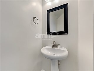 Building Photo - 122 Hyrne Dr