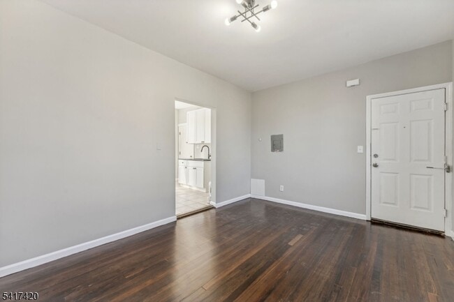 Building Photo - 1501 S Wood Ave