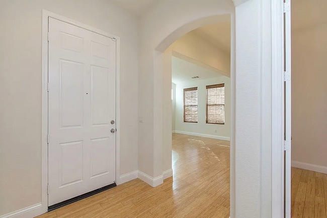 Building Photo - 27067 Sunningdale Way