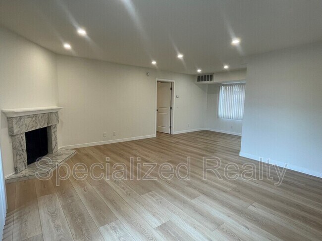 Foto del edificio - 8020 Langdon Ave
