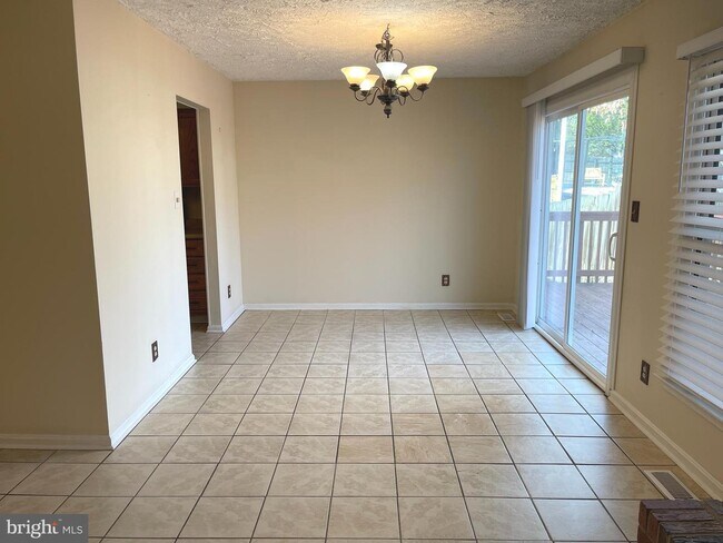 Foto del edificio - 121 Ivywood Dr