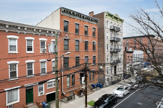 Building Photo - RES Condo