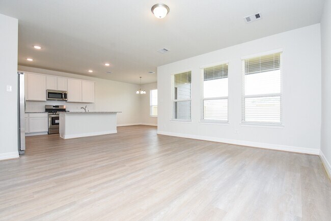 Building Photo - 27131 Grey Fox Run