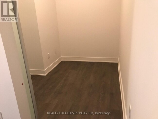 Photo du bâtiment - 525 Adelaide St W