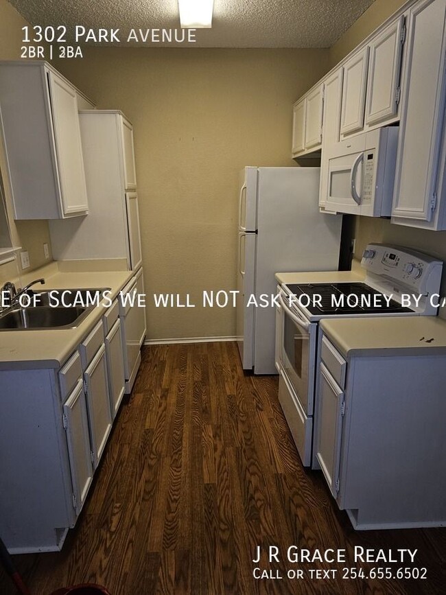 Building Photo - 1302 Park Ave, Waco Tx