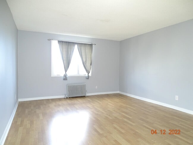 Building Photo - 124 W 8th St