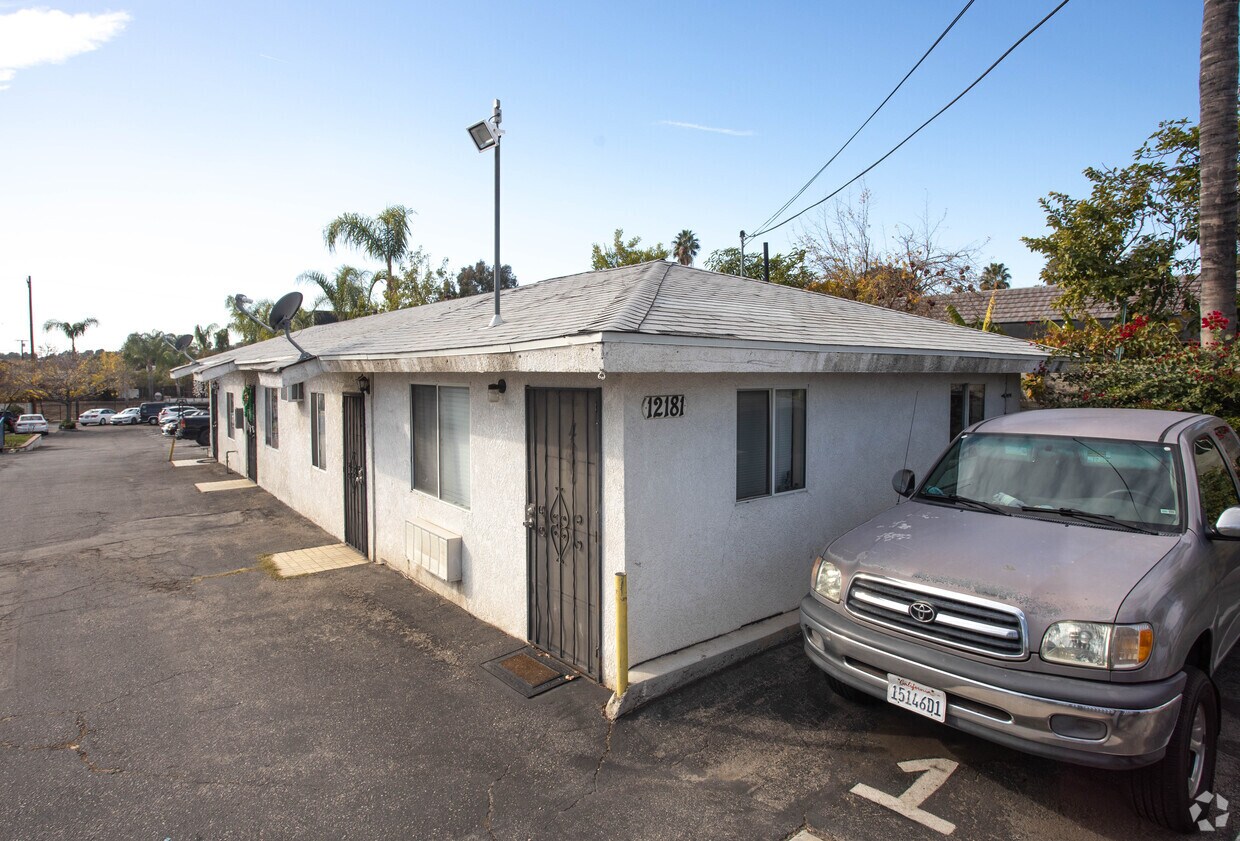 Building Photo - 12181 San Fernando Rd