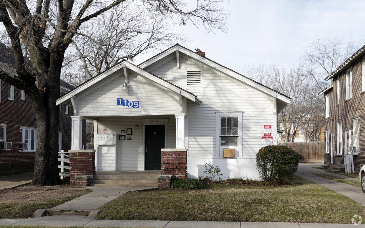 Primary Photo - Parkside Apartments