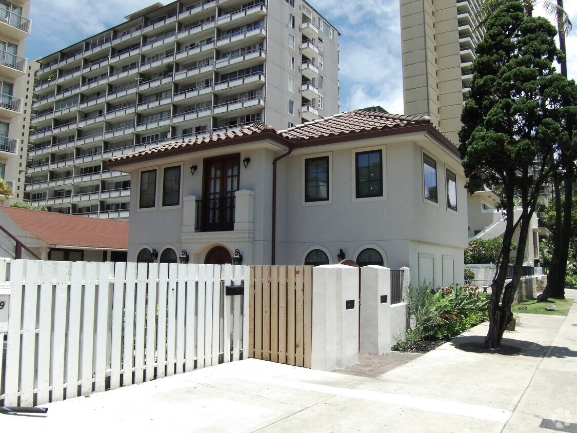 Foto principal - 2165-2167 Ala Wai Blvd