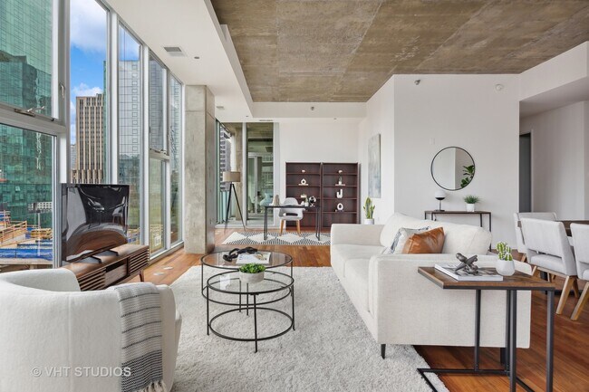 Foto del edificio - 550 N St Clair St