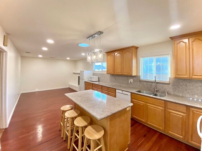 Foto del edificio - Beautiful 5-bedroom home- Fremont!