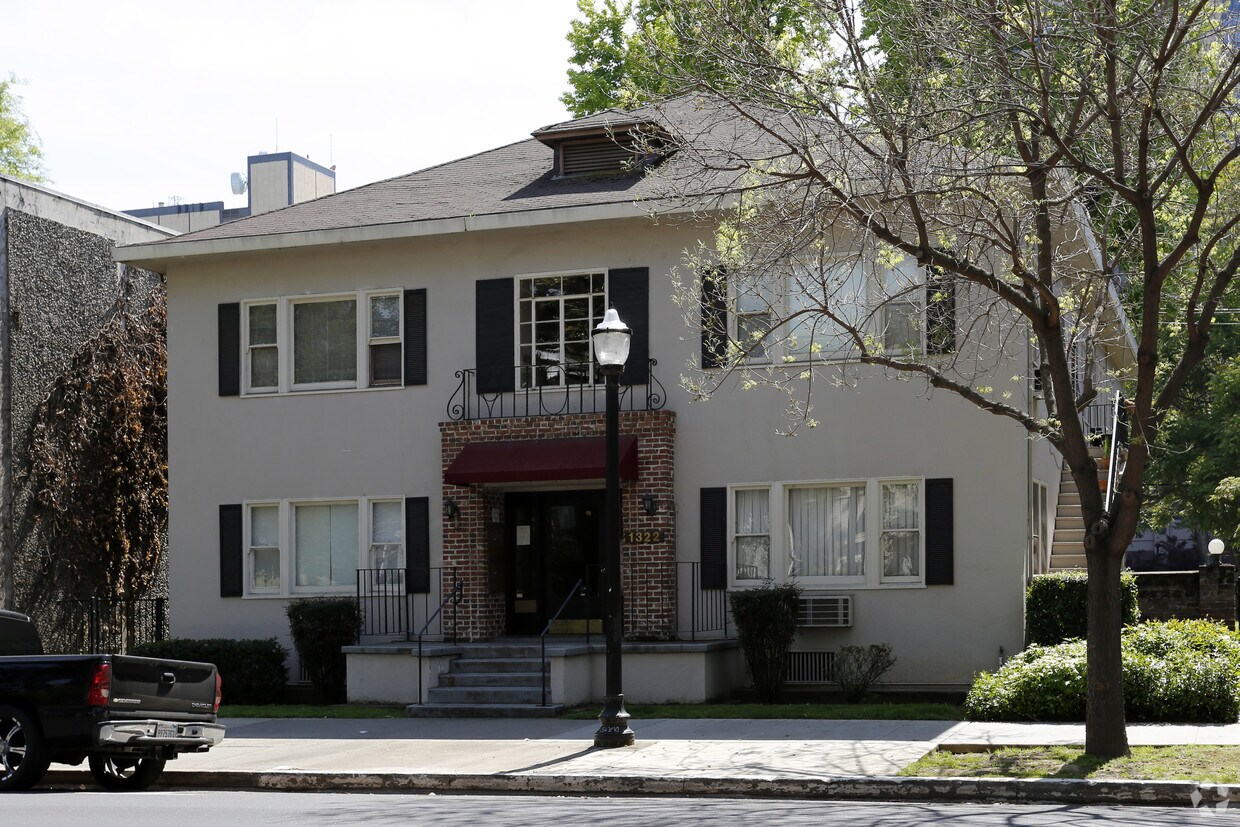Foto principal - 1322 H St