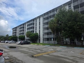 Building Photo - 16950 DixieB225 B-225