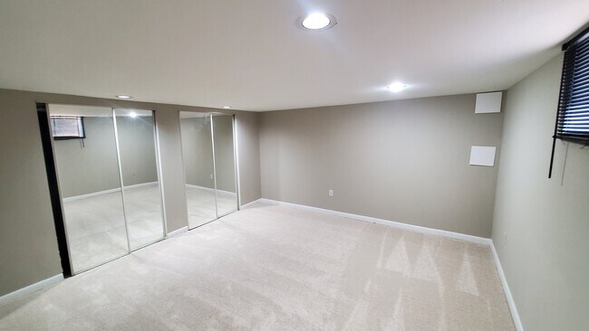Foto del edificio - 8548 Harris Ave
