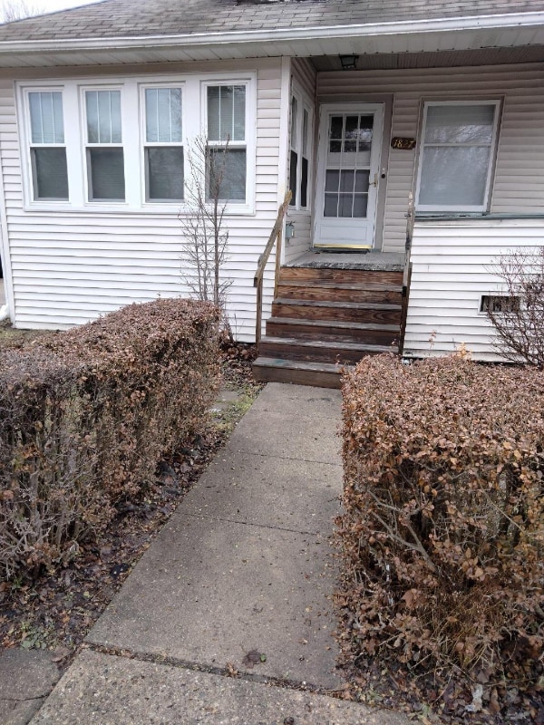 1827 N Woodbridge St, Saginaw, MI 48602 House Rental in Saginaw, MI