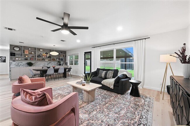 Foto del edificio - 6906 Lunar Dr