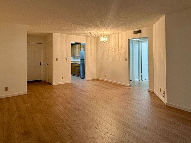 Building Photo - Must See This Updated 2 Bedroom, 1 Bathroom Condo in San Jose!