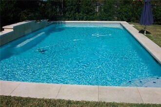 Building Photo - 2718 E 22nd St