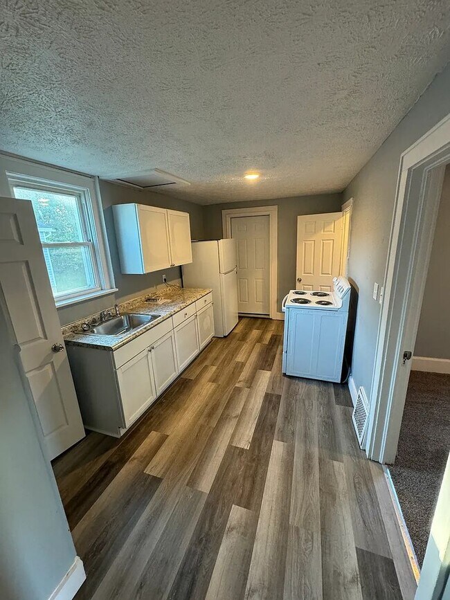 Foto del edificio - 3 Bed / 1.5 Bath – Front Porch, Garage & Large Backyard in Canton!