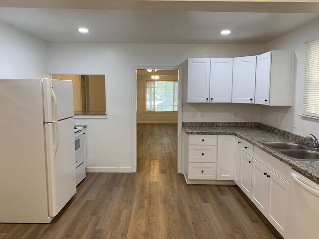 Foto del edificio - MOVE-IN SPECIAL!!!!  $500 OFF OF THE 1ST MONTHS RENT Charming 3-Bedroom Home for Rent - Please re...