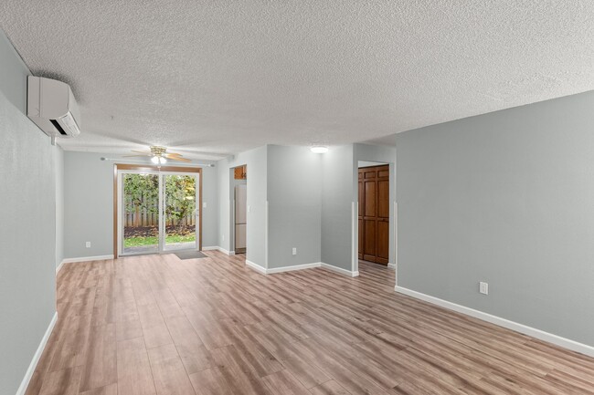 Building Photo - Charming 3 BR/ 1.5 Bath Mt. Pleasant Home.