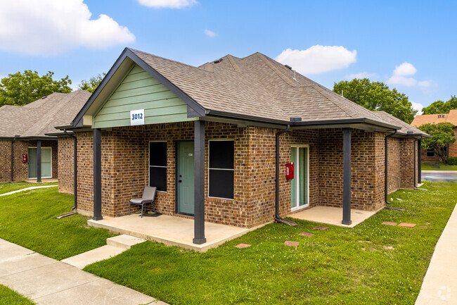 Building Photo - Turtle Creek Apartments Sherman