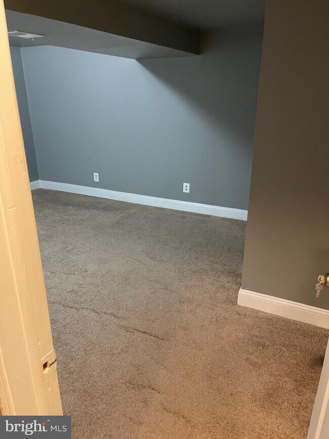 Foto del edificio - 9211 Utica Pl