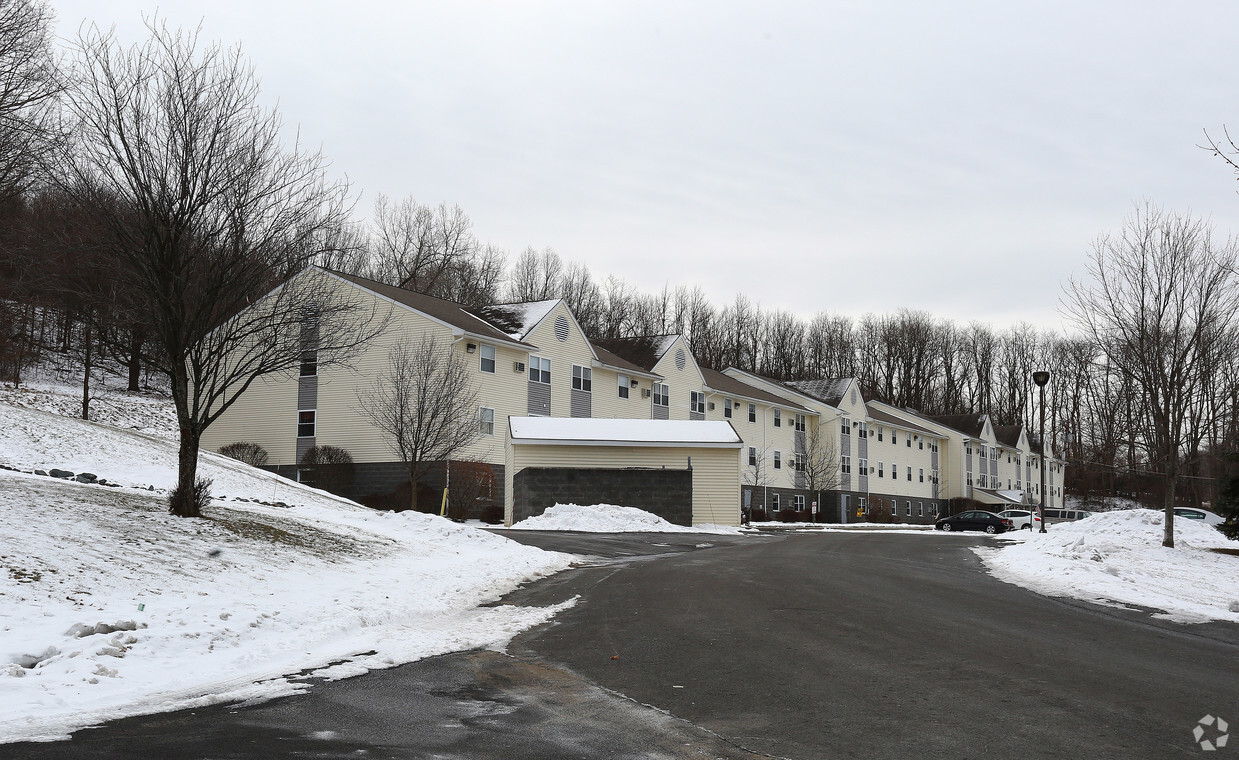 Entrada - Diamond Rock Terrace Senior Apartments