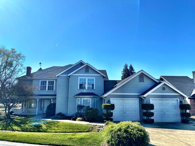 Building Photo - 5423 W. PROSPECT AVE. - 4 BEDROOM 3 BATH -...